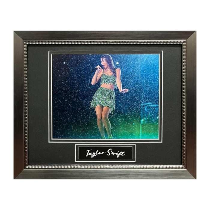Taylor Swift Unsigned Photograph Framed to 11x14