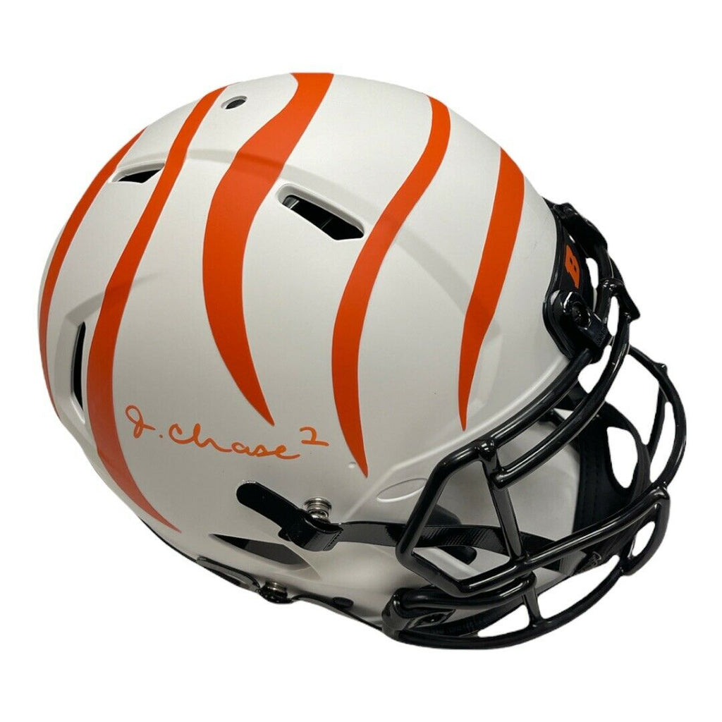 Ja'Marr Chase Autographed Cincinnati Bengals Speed Replica Full-Size Football  Helmet - Fanatics