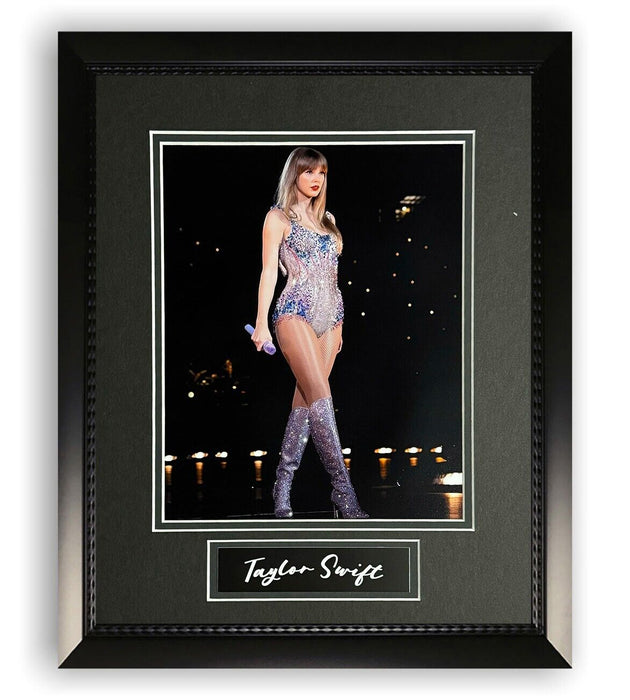 Taylor Swift Unsigned Photograph Framed to 11x14