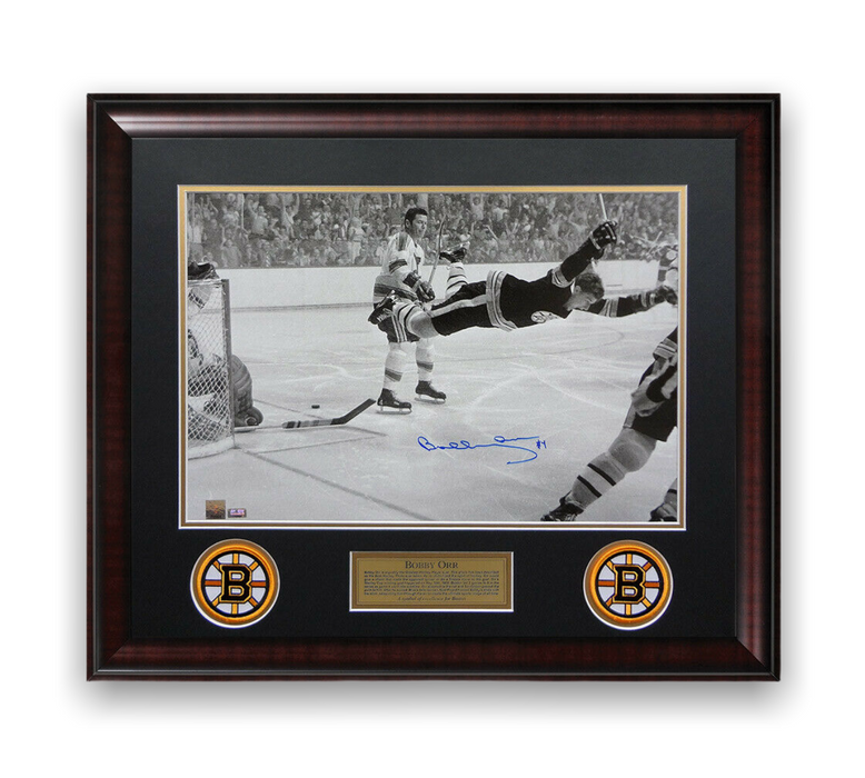 Bobby Orr Boston Bruins Autographed 16x20 Photo Framed to 23x27 Great North Road